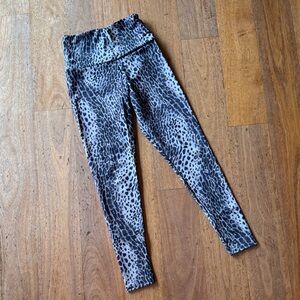 Onzie Gray & Black Leopard-Print Leggings